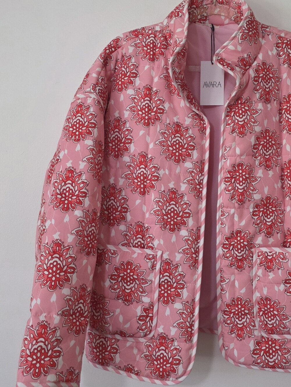 NWT AVARA Marjorie Quilted Jacket Pink Red & White Floral Motif Coquette Medium